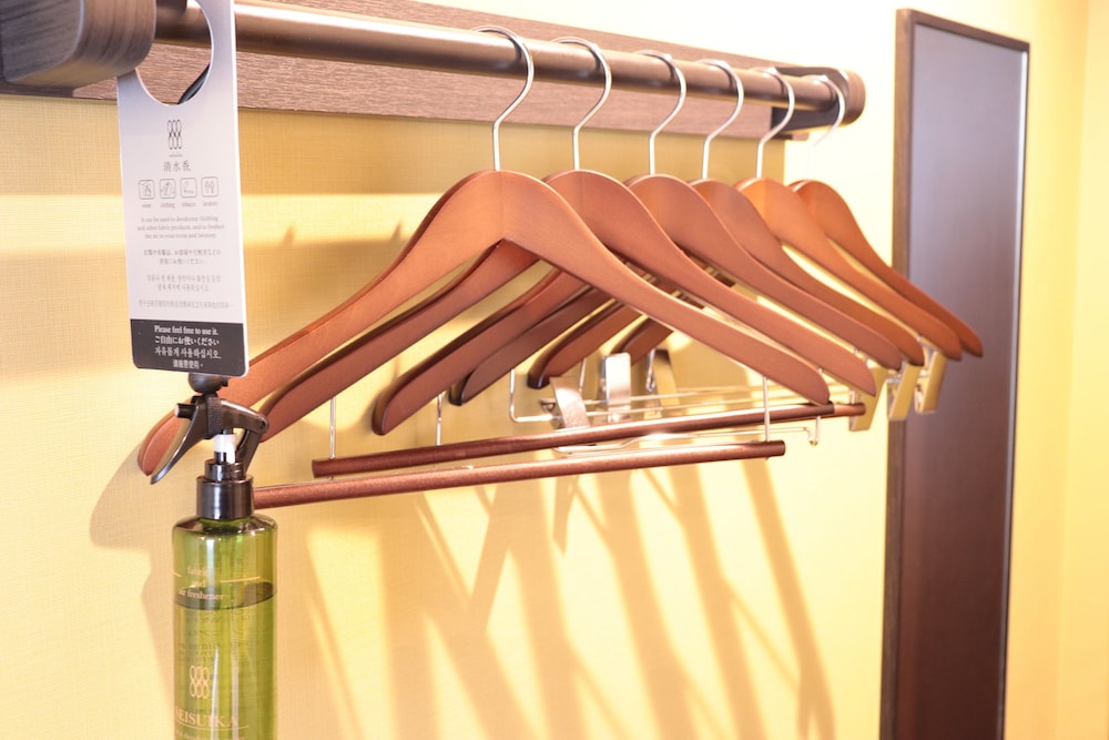 デラックス ツインルーム シングルベッド 2 台 禁煙 客室の設備とサービス2 | たびのホテル飛騨高山