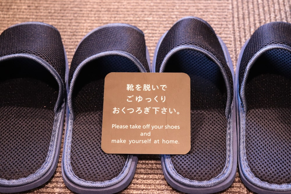 スタンダード ツインルーム シングルベッド 2 台 禁煙 客室の設備とサービス1 | たびのホテル飛騨高山