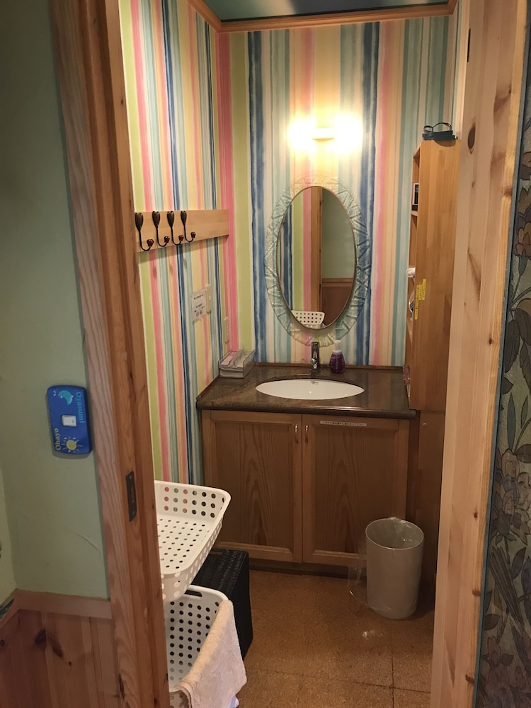 エコノミー コテージ バスルーム1 | ラ・ポサーダ