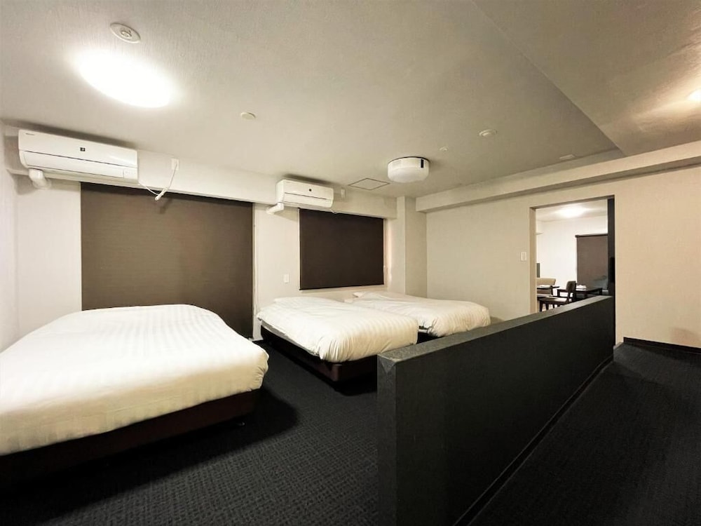 エクスクルーシブ スイート ベッドルーム (複数) バリアフリー 客室1 | ランドーレジデンス東京スイーツ