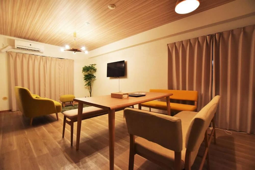 ファミリー スイート 3 ベッドルーム リビング エリア1 | ランドーレジデンス東京スイーツ