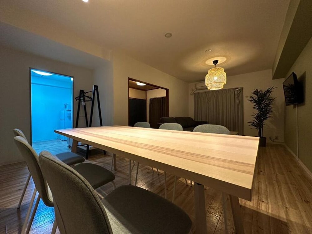 ファミリー スイート 3 ベッドルーム 客室内のダイニングエリア3 | ランドーレジデンス東京スイーツ