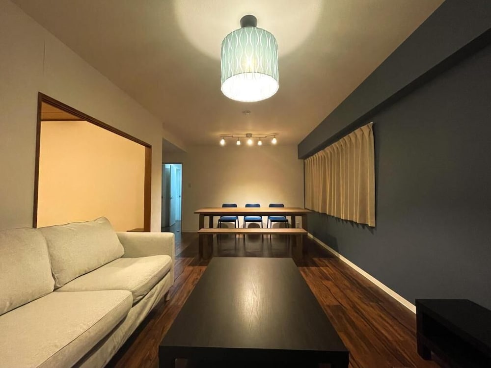 デラックス スイート 3 ベッドルーム 客室内のダイニングエリア0 | ランドーレジデンス東京スイーツ