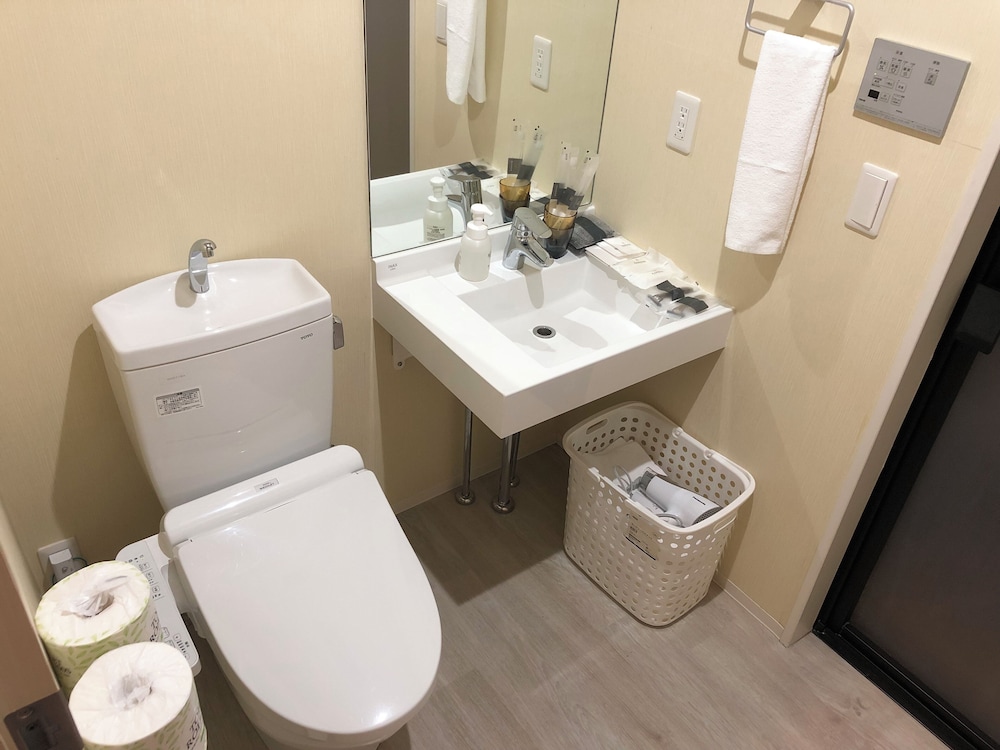 コンフォート スタジオスイート ベッド (複数台) 禁煙 スパ浴槽 バスルーム2 | ランドーレジデンス東京スイーツ