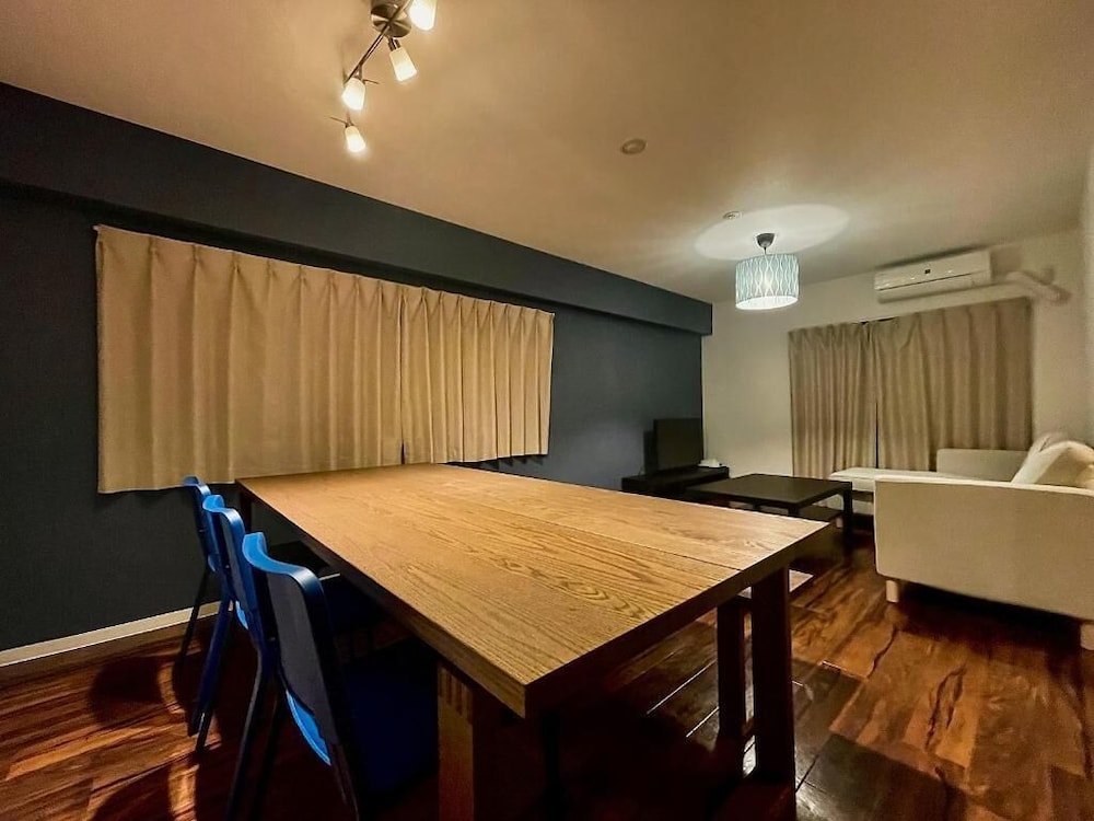 デラックス スイート 3 ベッドルーム リビング エリア1 | ランドーレジデンス東京スイーツ