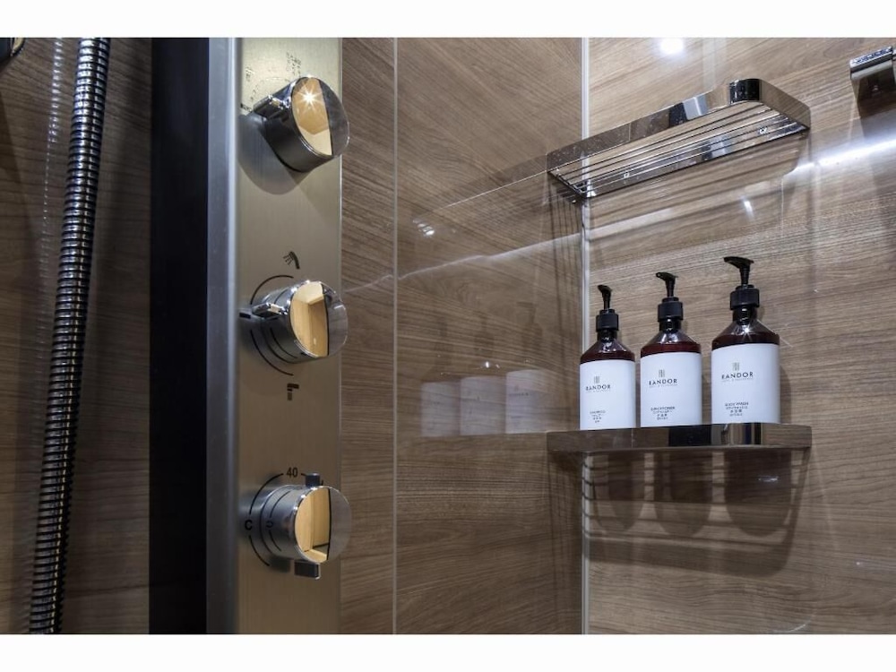 プレミアム スタジオスイート ベッド (複数台) 禁煙 スパ浴槽 バスルーム2 | ランドーレジデンス東京スイーツ