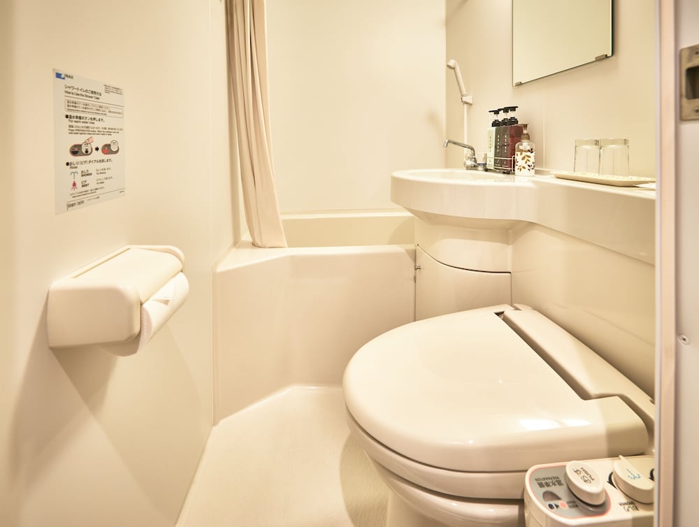 スタンダード ツインルーム バスルーム0 | 和ごころ 日暮里 和モダンな雰囲気の旅館＆ゲストハウス