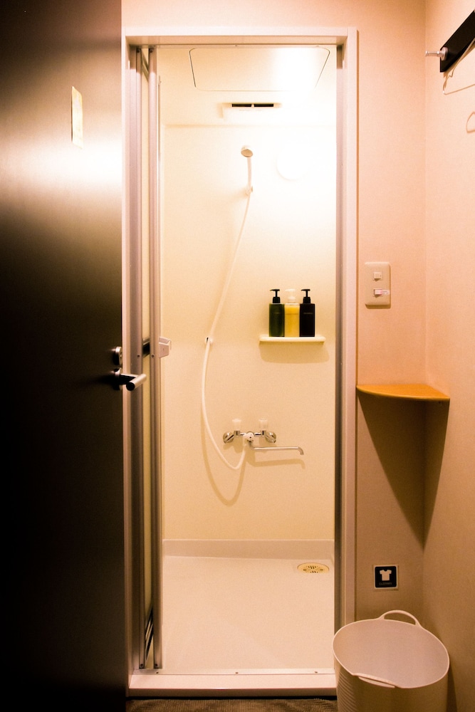 エコノミー ツインルーム バスルーム0 | ヌイ ホステル & バー ラウンジ