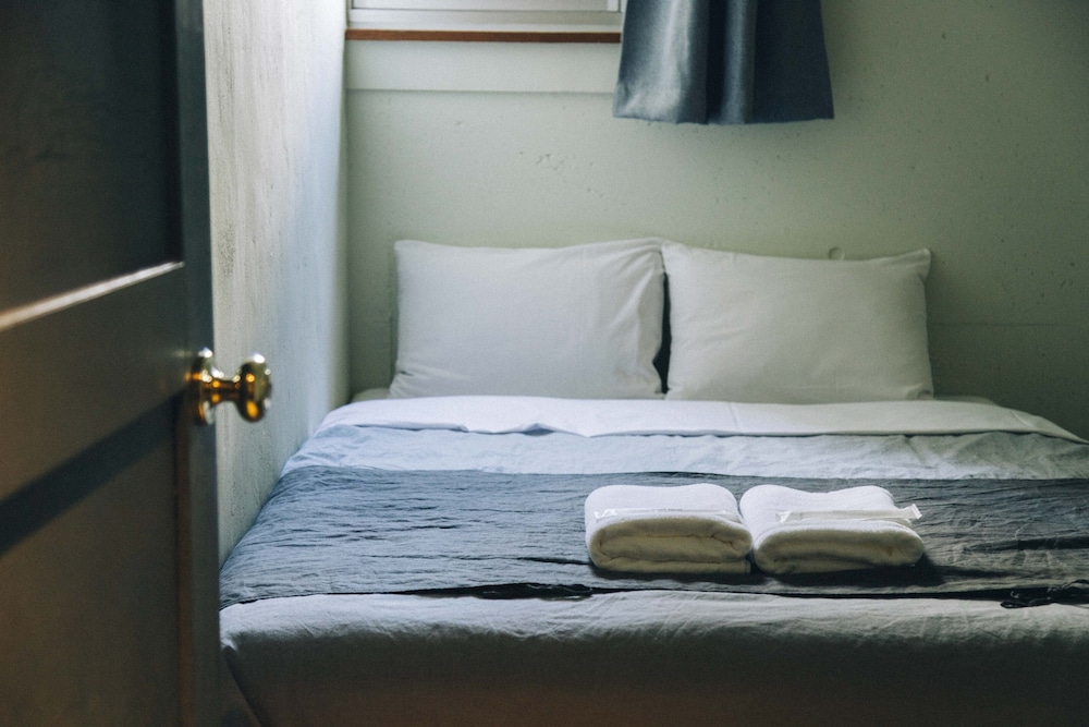 スタンダード ダブルルーム 客室2 | ヌイ ホステル & バー ラウンジ