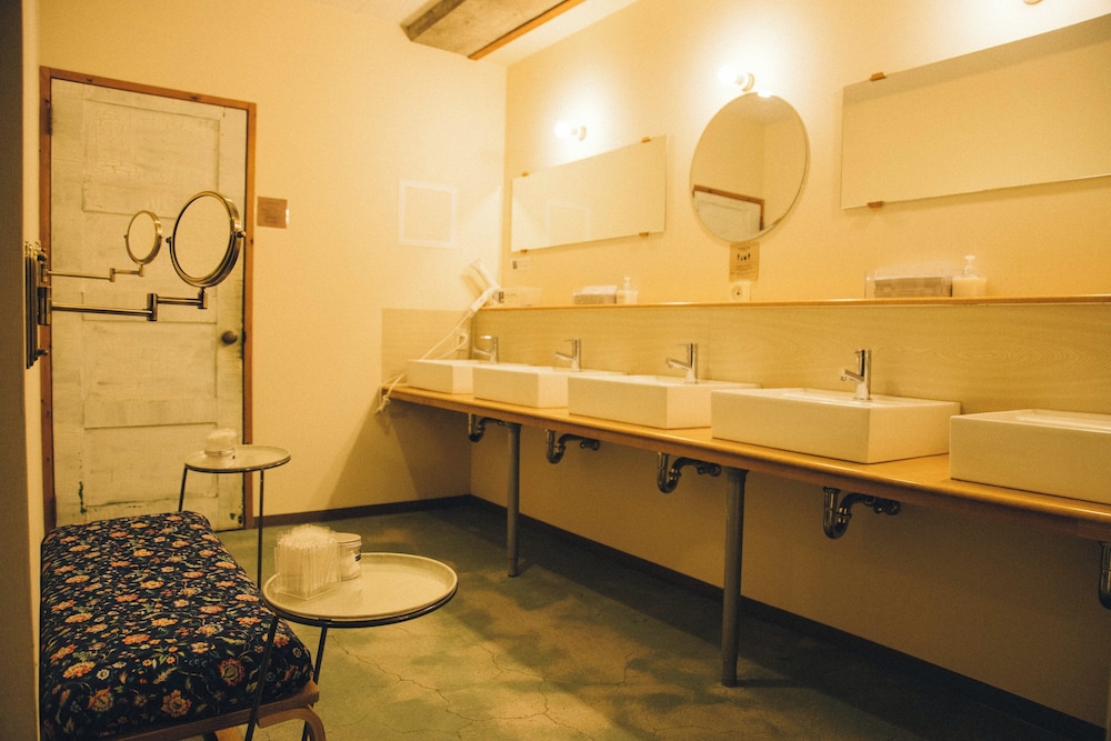 エコノミー ツインルーム 共用バスルーム0 | ヌイ ホステル & バー ラウンジ