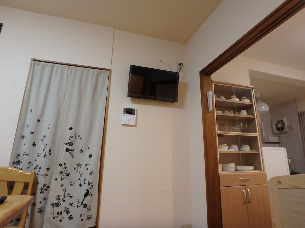 ファミリー ルーム 客室内のダイニングエリア0 | 京の宿 西大路