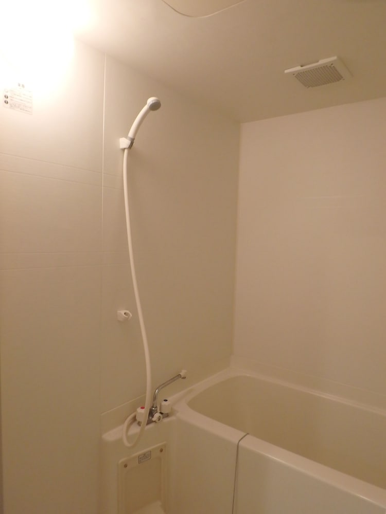 ファミリー ルーム バスルーム1 | 京の宿 西大路