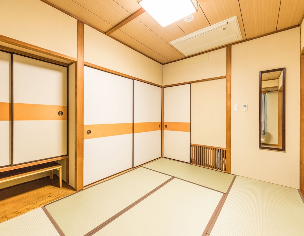 和室 共用バスルーム 3名部屋 客室2 | 熊野の宿 海ひかり