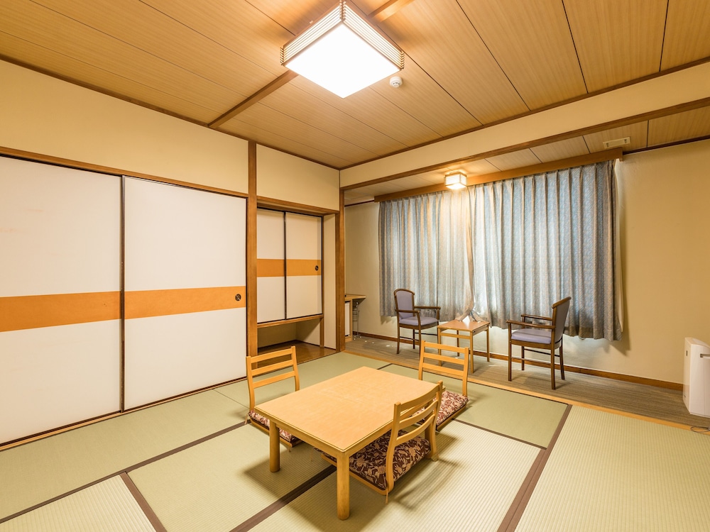 和室 共用バスルーム 4名部屋 客室2 | 熊野の宿 海ひかり