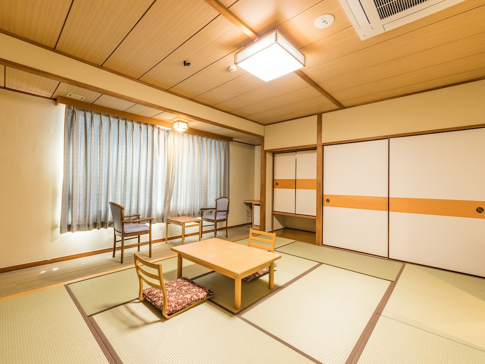 和室 共用バスルーム 5名部屋 | 熊野の宿 海ひかり