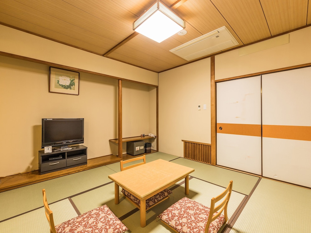 和室 共用バスルーム 4名部屋 客室3 | 熊野の宿 海ひかり