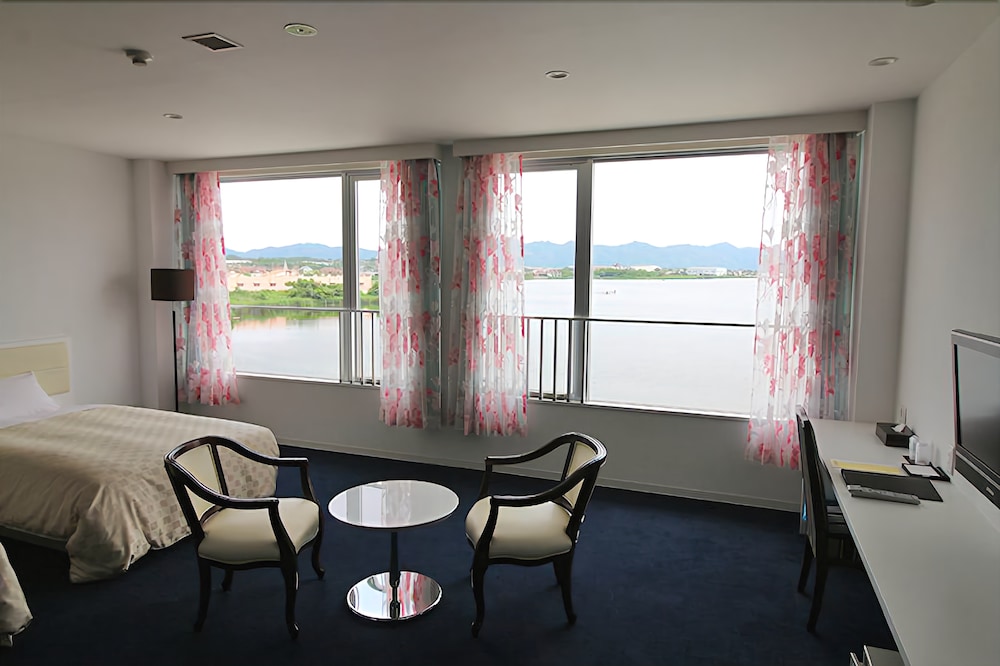 客室1 | 湖畔の温泉宿 くにびき