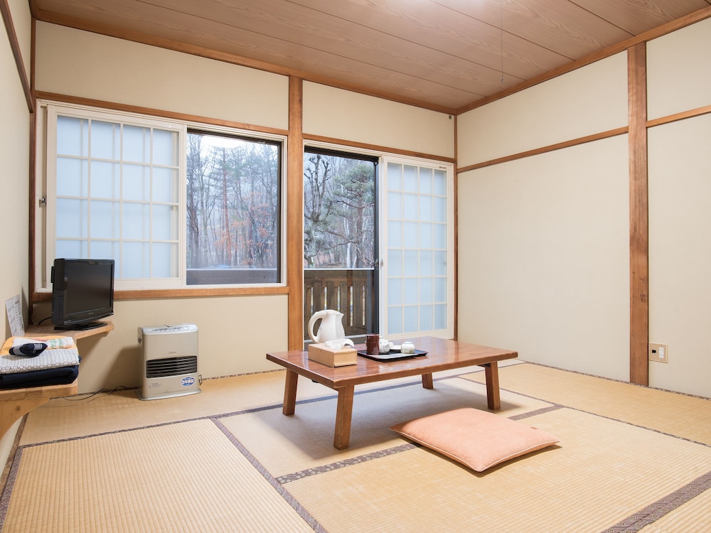 客室1 | 岩根山荘