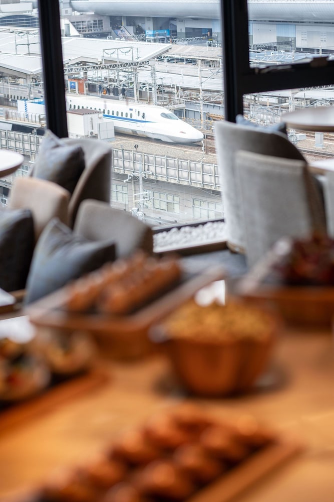 エグゼクティブ ルーム クイーンベッド 1 台 エグゼクティブ ラウンジ2 | ダブルツリー by ヒルトン 京都駅