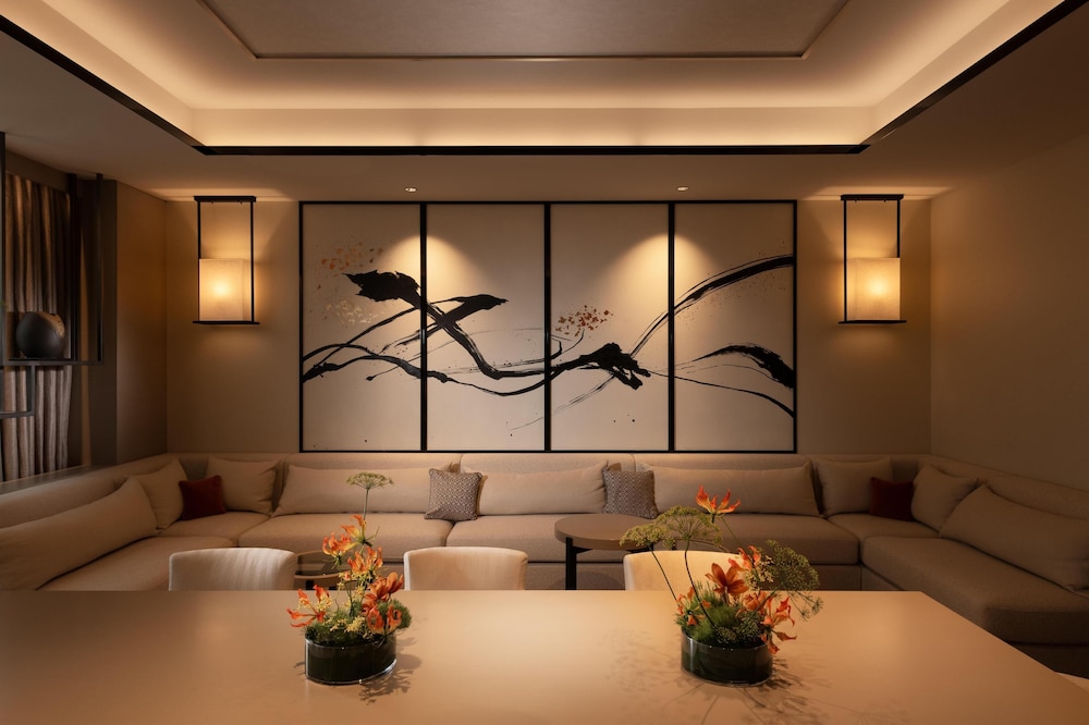 エグゼクティブ スイート ダブルベッド 2 台 リビング エリア0 | ダブルツリー by ヒルトン 京都駅