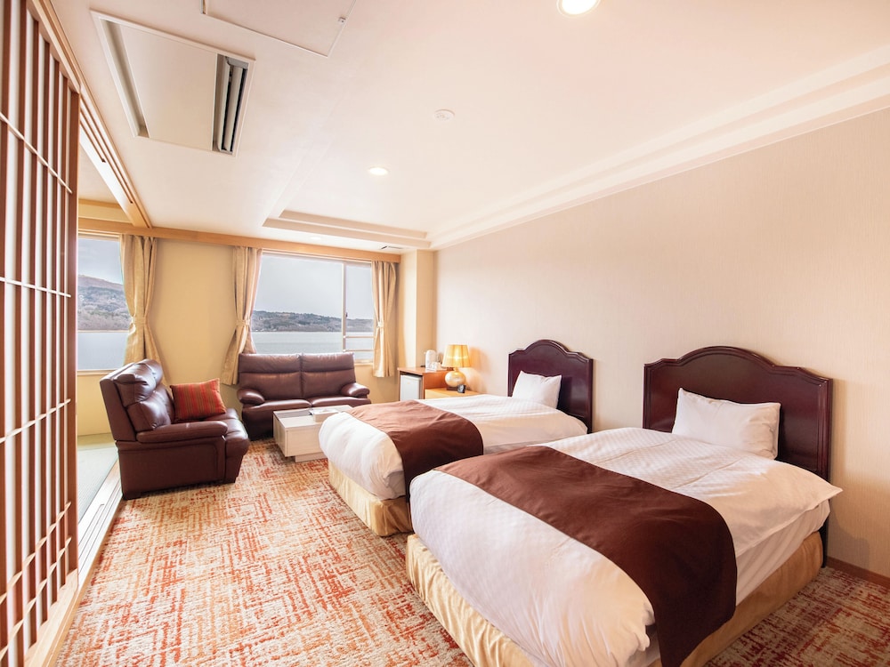 山中湖ビュー客室 ジュニアスイート 禁煙 客室4 | 富士松園ホテル