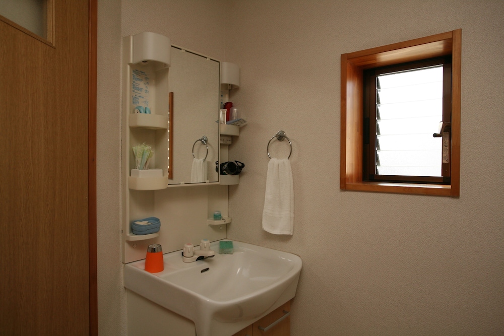 ツインルーム 喫煙可 バスルームのシンク0 | ビジネス旅館 美松荘