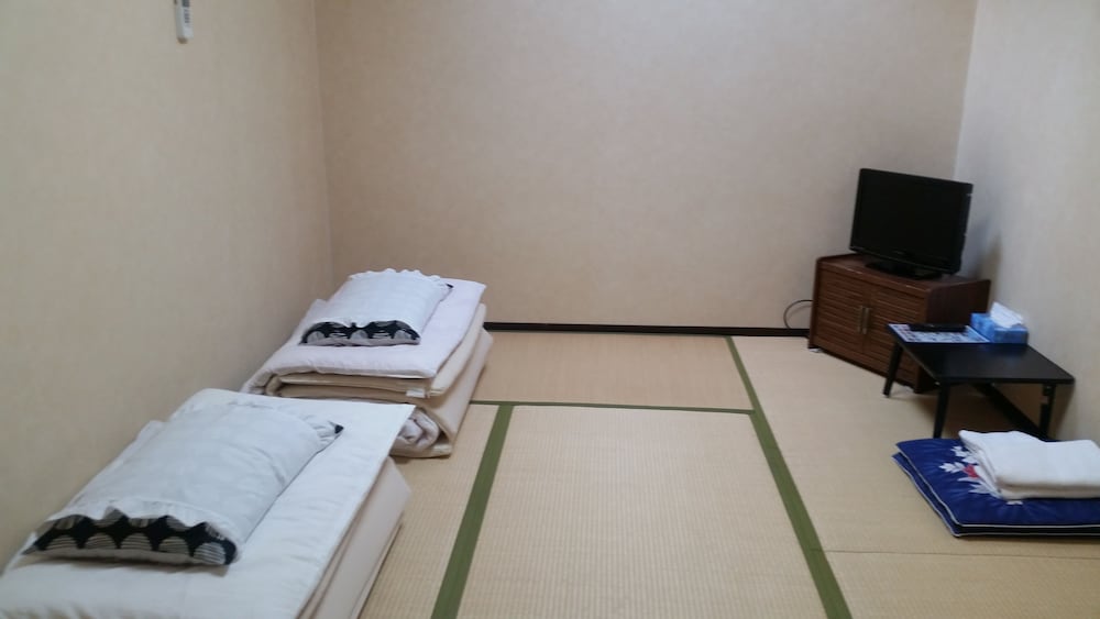 ツインルーム 喫煙可 客室1 | ビジネス旅館 美松荘