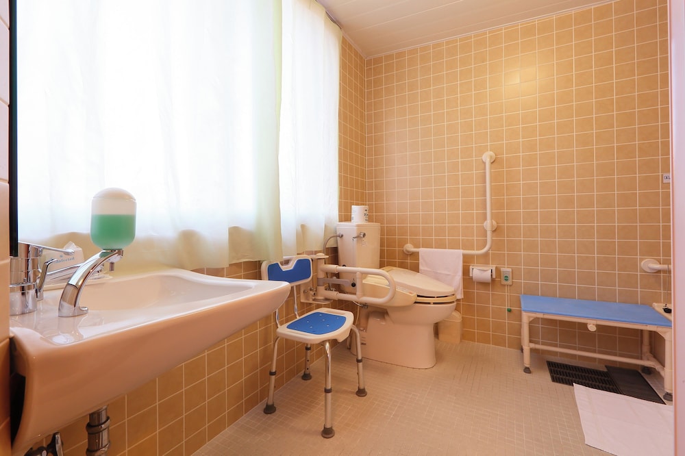 ユニバーサル ツインルーム 禁煙（バリアフリー ） バスルーム0 | ホテル ビナリオ嵯峨嵐山