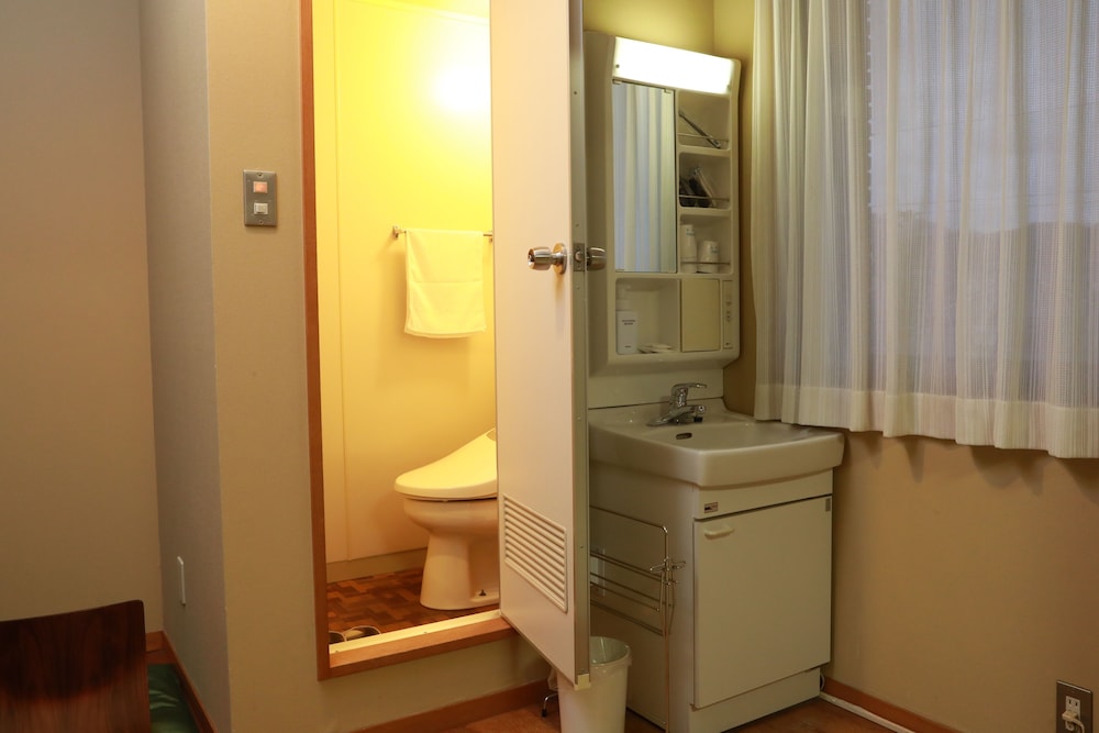 和室7.5畳 禁煙 共同バスルーム バスルーム0 | ホテル ビナリオ嵯峨嵐山