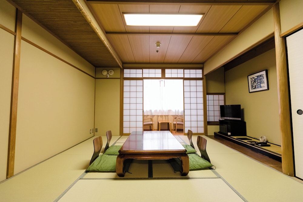 和室10畳 禁煙 共同バスルーム | ホテル ビナリオ嵯峨嵐山