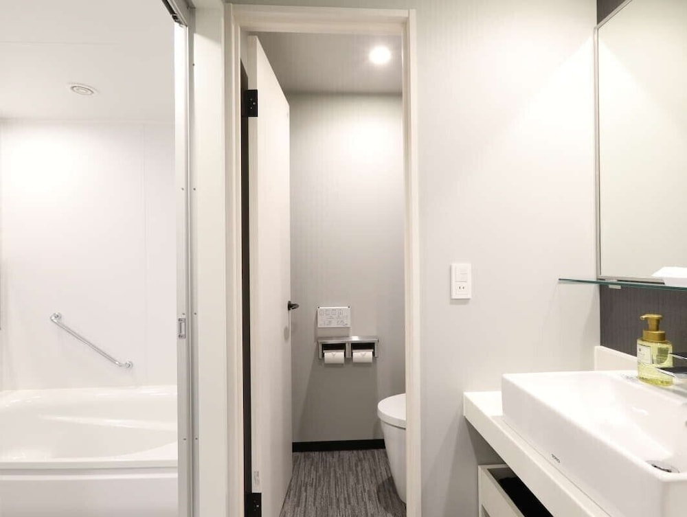 デラックスツインルーム 禁煙 バスルーム1 | JR西日本グループ ヴィアイン梅田