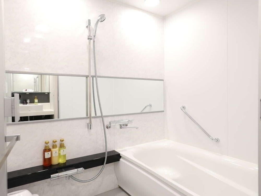 デラックスツインルーム 禁煙 バスルーム0 | JR西日本グループ ヴィアイン梅田