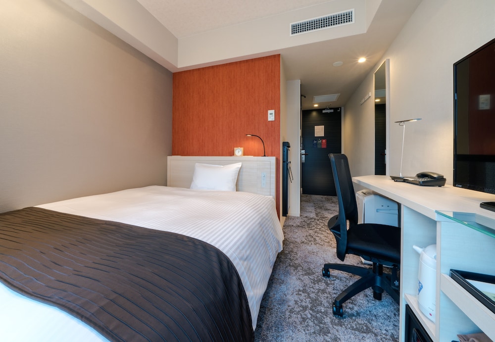 ベーシックダブル 喫煙可 シャワー & バスタブ付き 客室2 | DEL style 福岡西中洲 by Daiwa Roynet Hotel