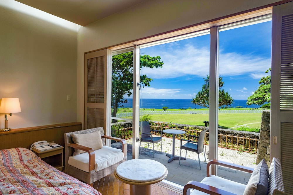 ツインルーム オーシャンビュー パティオ 1 階 客室1 | ザ・サザンリンクス リゾート