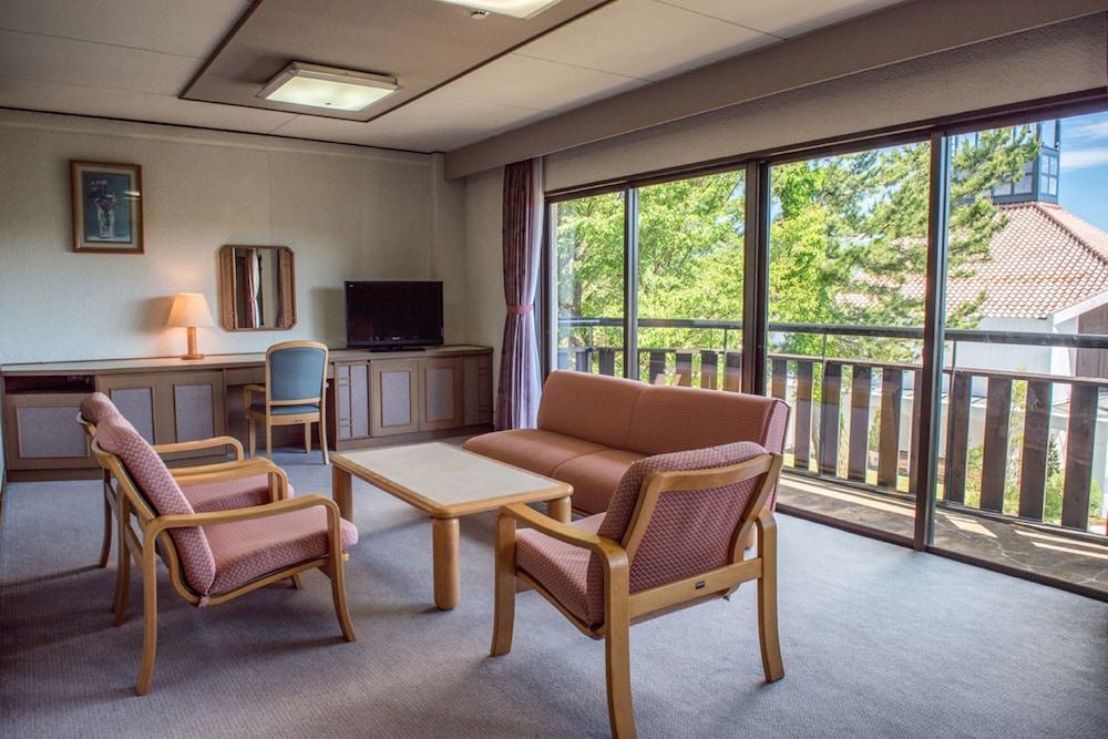 [ホテルラフォーレ修善寺] センターハウス 喫煙可 リビング エリア0 | ホテルラフォーレ修善寺