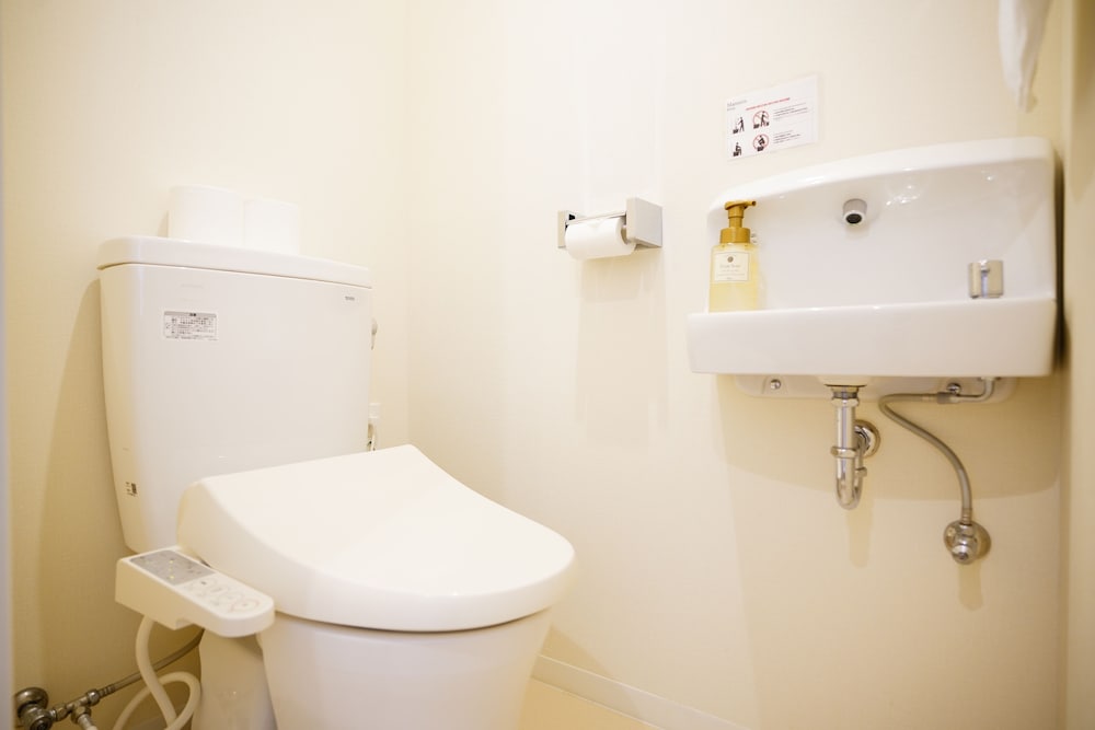 ベーシック ダブルルーム バスルーム0 | コンドミニアム GOLF GOLF 壺屋