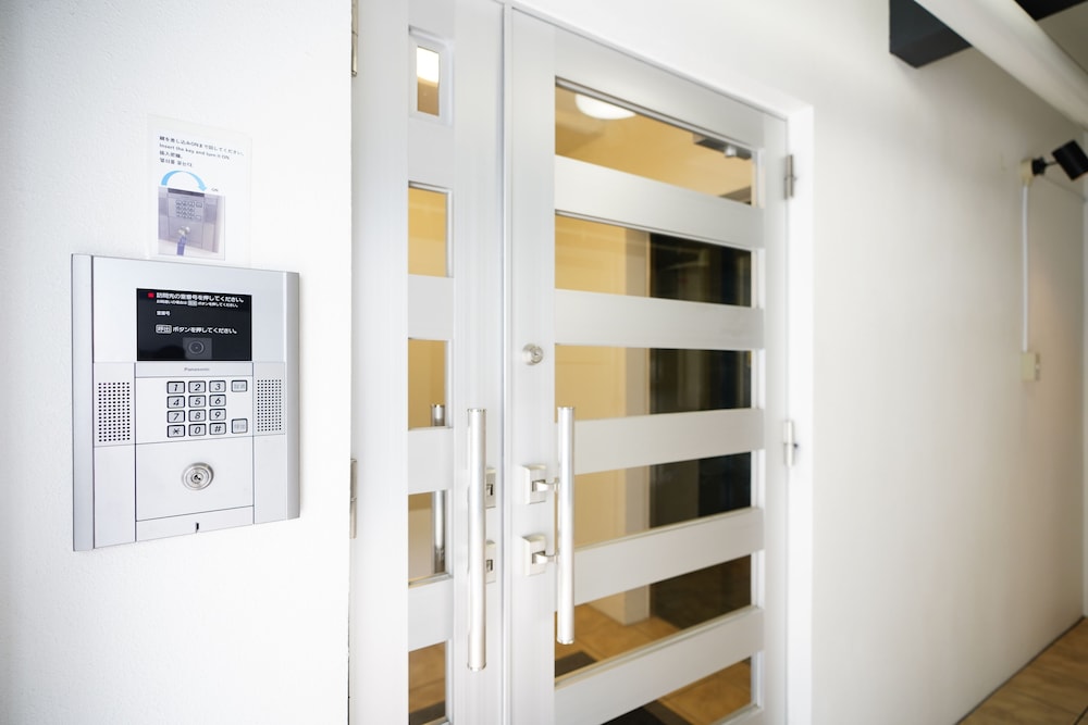 内部エントランス1 | コンドミニアム GOLF GOLF 壺屋