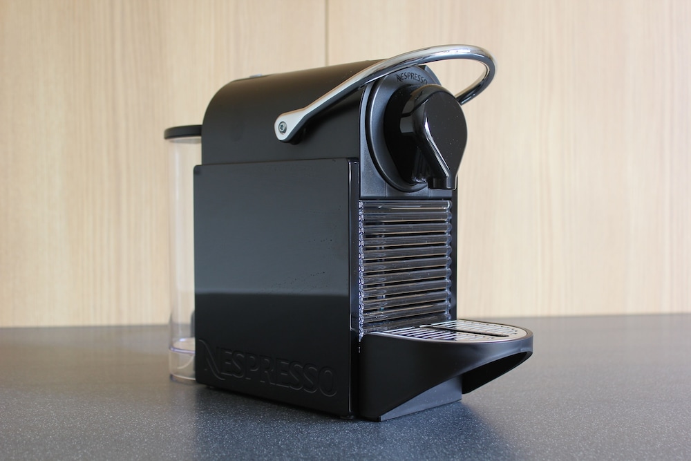 デラックスダブルルーム リビング付き コーヒー / コーヒーメーカー0 | トモヤレジデンスホテル京都 二条高倉