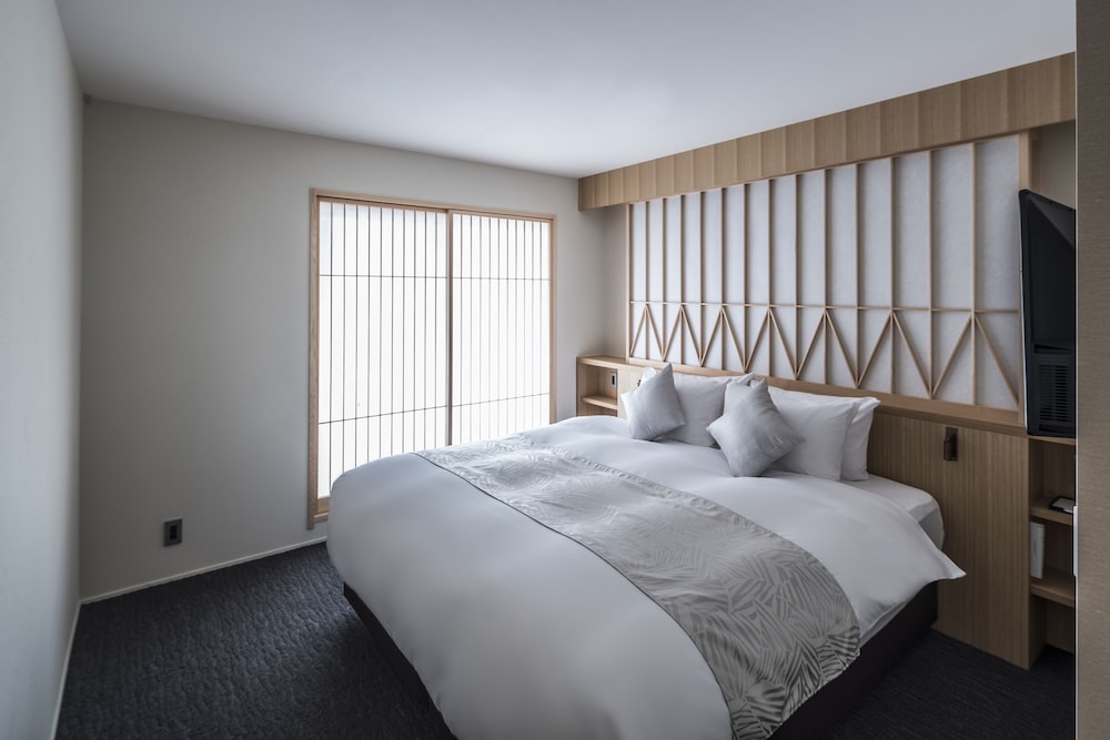 デラックスダブルルーム リビング付き 客室3 | トモヤレジデンスホテル京都 二条高倉