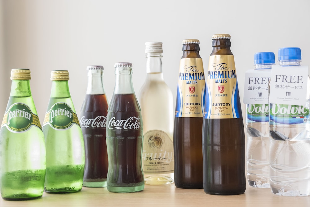 デラックスダブルルーム リビング付き ミニバー0 | トモヤレジデンスホテル京都 二条高倉