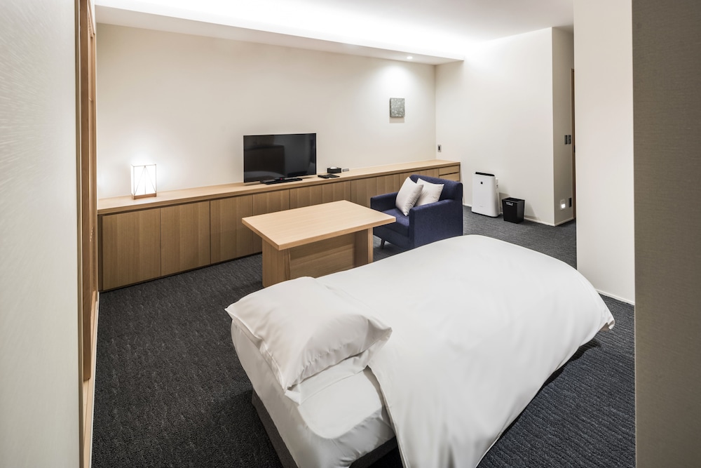 ツインベッドスイートルーム キチネット付き 客室1 | トモヤレジデンスホテル京都 二条高倉