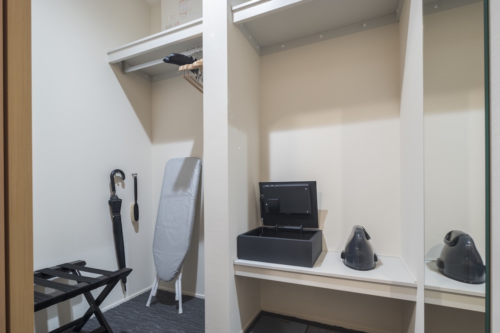 デラックスツインルーム リビング付き 客室の設備とサービス0 | トモヤレジデンスホテル京都 二条高倉