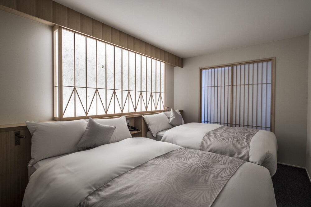 デラックスツインルーム リビング付き 客室3 | トモヤレジデンスホテル京都 二条高倉