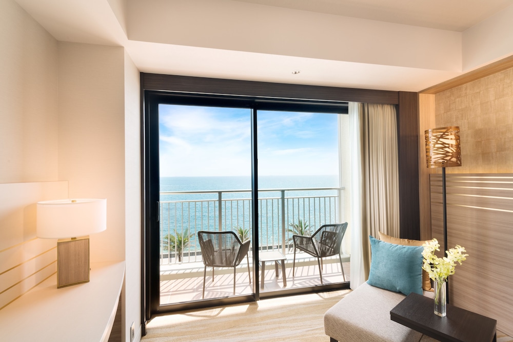 ゲストルーム オーシャンビュー with バルコニー(ツインベッド) 部屋からの景観0 | ダブルツリーbyヒルトン沖縄北谷リゾート