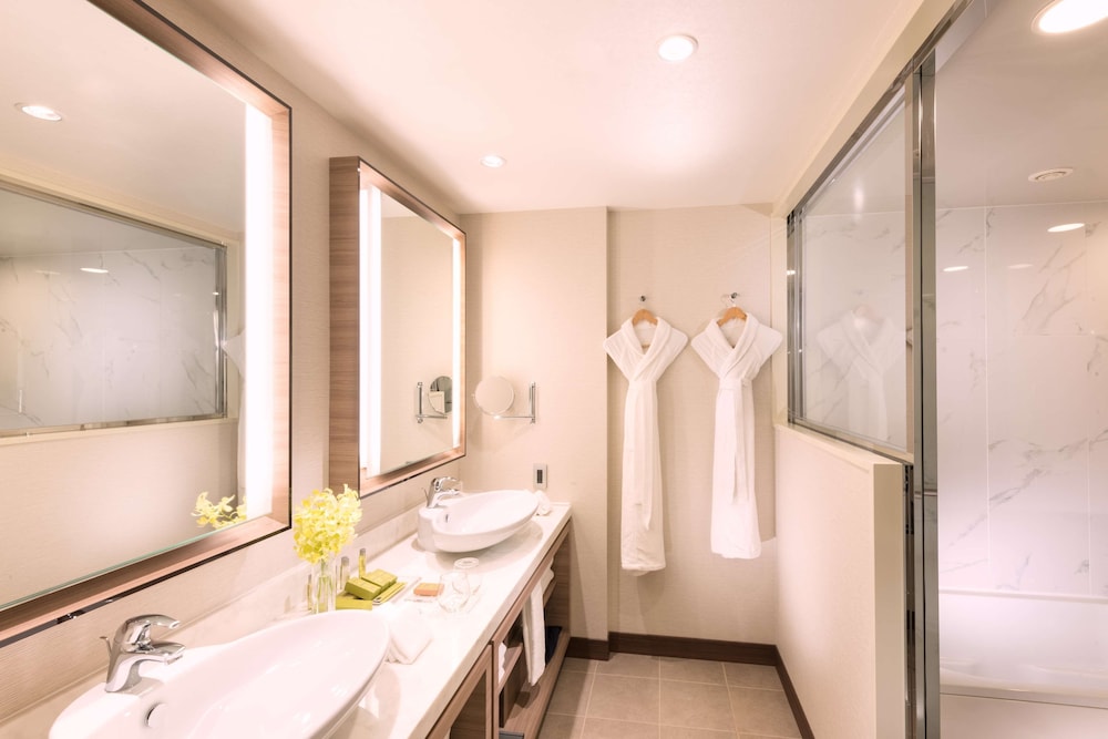 スイートルーム(キングベッド) 客室3 | ダブルツリーbyヒルトン沖縄北谷リゾート