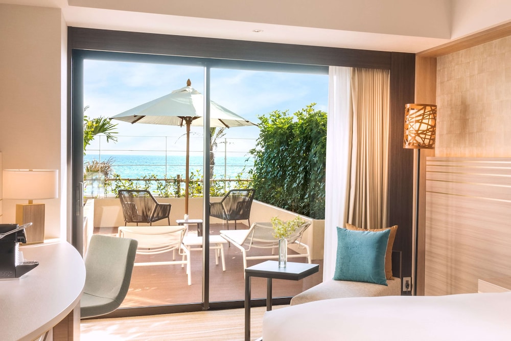 プレミアムルーム オーシャンビュー with テラス(キングベッド) 客室1 | ダブルツリーbyヒルトン沖縄北谷リゾート