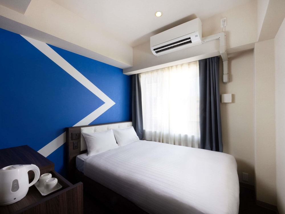 スタンダード ルーム ダブルベッド 1 台 客室8 | イビス バジェット 大阪 梅田