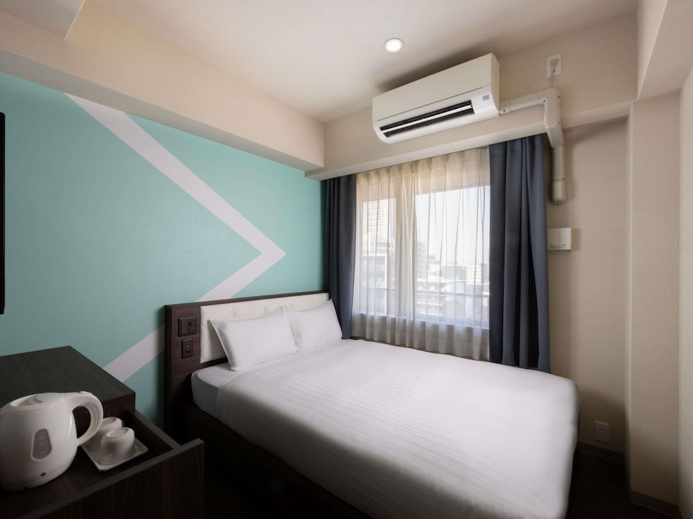 スタンダード ルーム ダブルベッド 1 台 客室8 | イビス バジェット 大阪 梅田