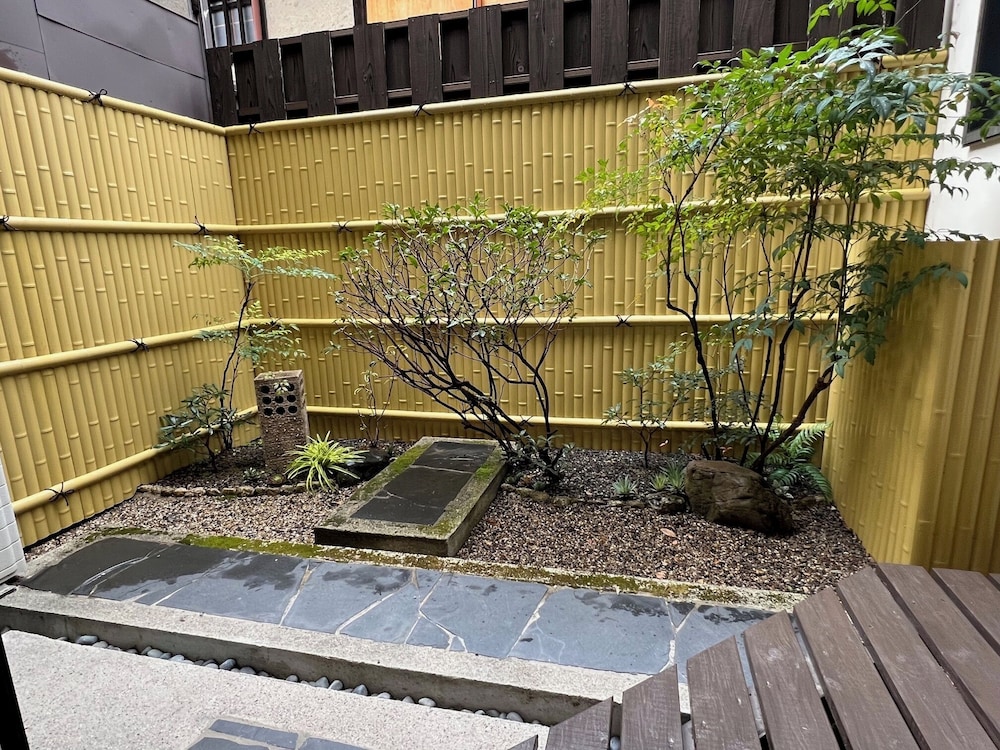 トラディショナル タウンホーム 2 ベッドルーム テラス / パティオ0 | 前新屋町家イン
