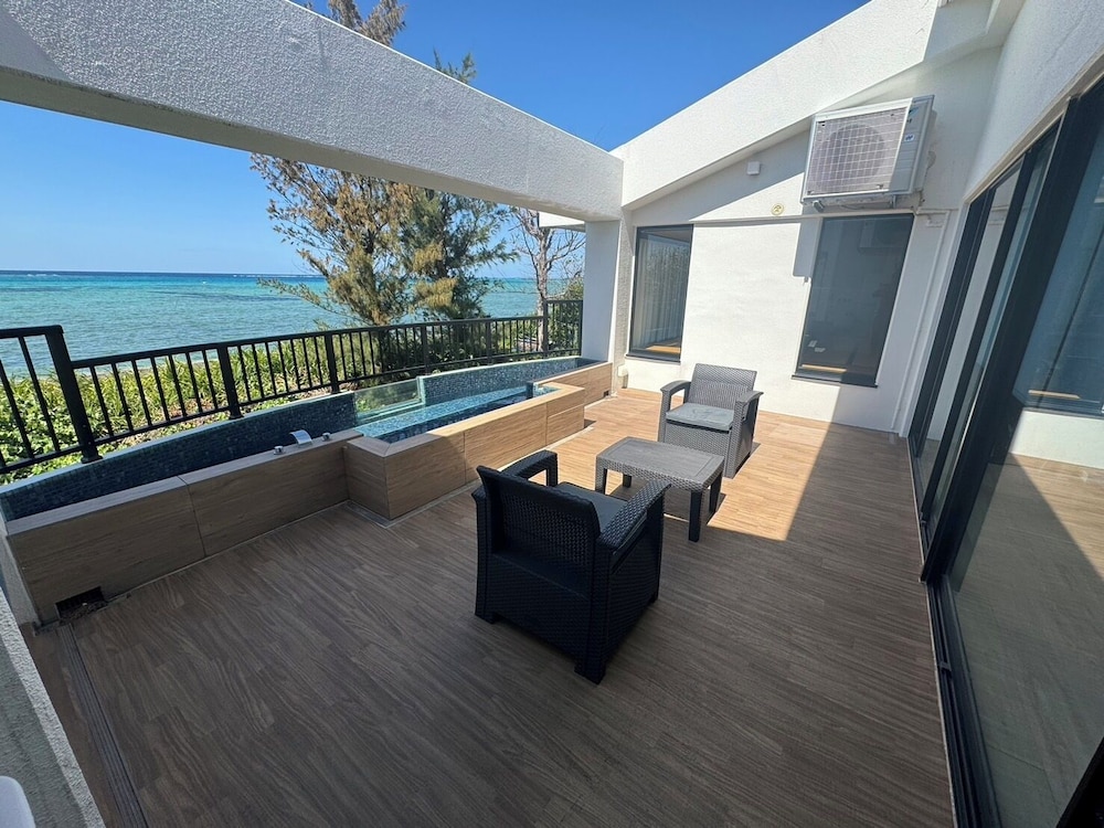 ヴィラスペシャルルーム キッチン付き オーシャン ビュー 客室2 | ザ・ペリドット スマートホテル タンチャワード